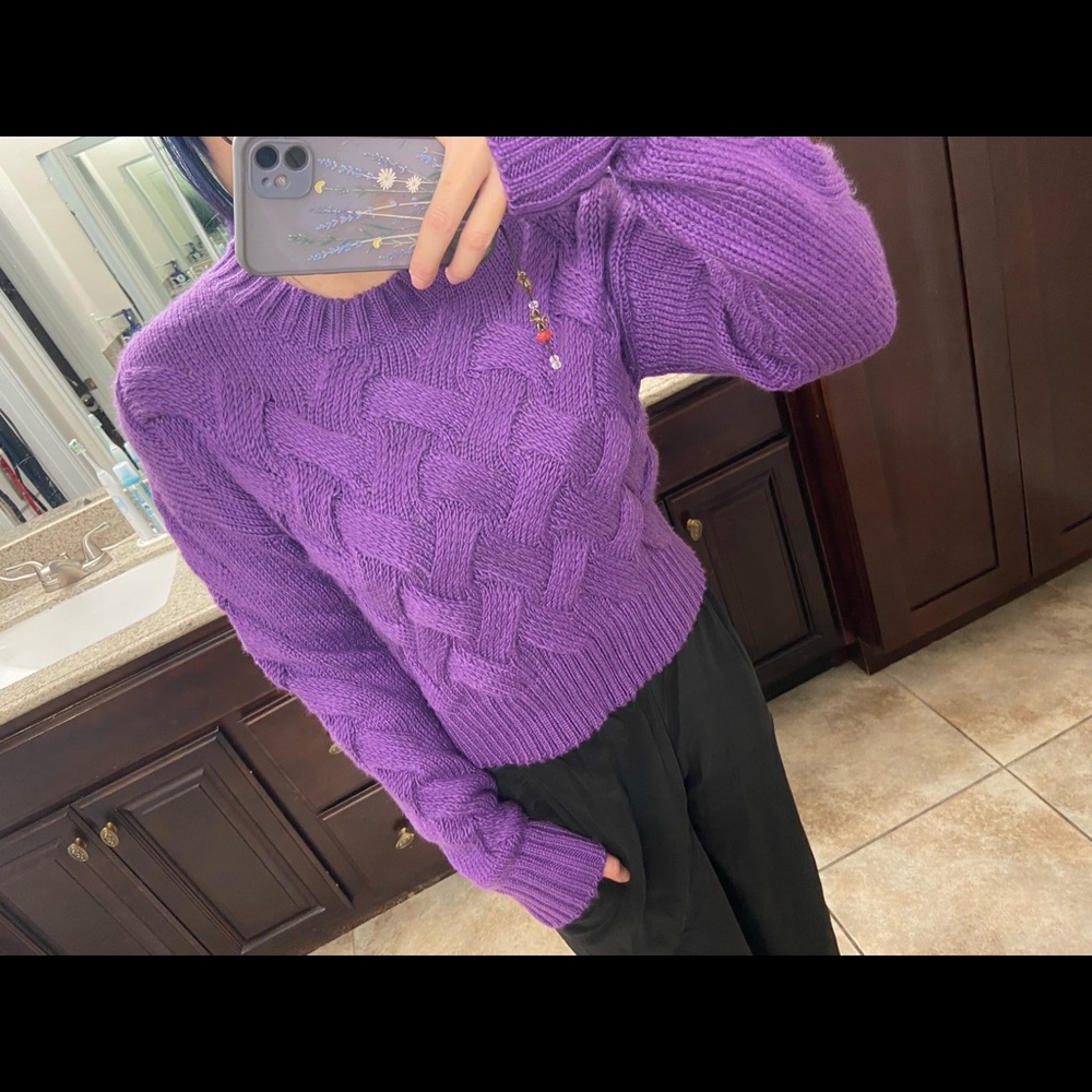 Sweater - Picture 4 of 4